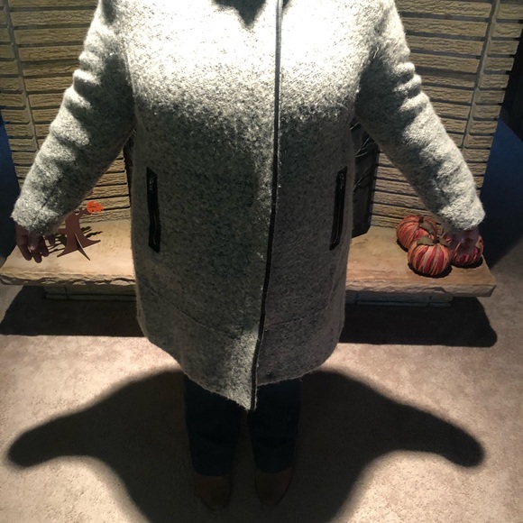 Coat - Picture 2 of 3